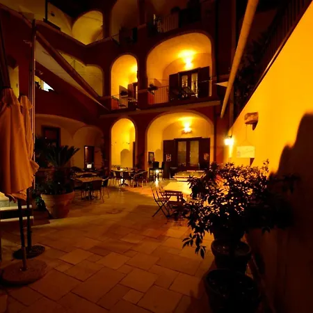 Alojamento de Acomodação e Pequeno-almoço Manouche Osteria 3*