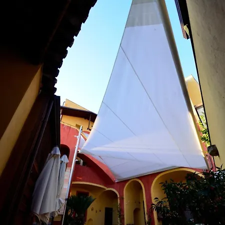 Alojamento de Acomodação e Pequeno-almoço Manouche Osteria 3*