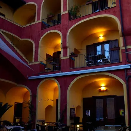 Alojamento de Acomodação e Pequeno-almoço Manouche Osteria 3*