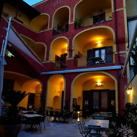 فندق مبيت وإفطار Manouche Osteria كازيرتا