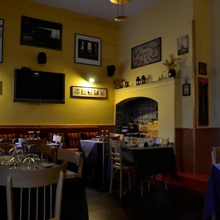 Alojamento de Acomodação e Pequeno-almoço Manouche Osteria 3*