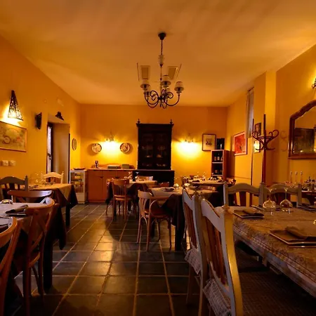 Alojamento de Acomodação e Pequeno-almoço Manouche Osteria Caserta