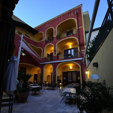 Alojamento de Acomodação e Pequeno-almoço Manouche Osteria Caserta