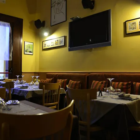 Alojamento de Acomodação e Pequeno-almoço Manouche Osteria 3*
